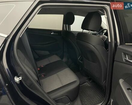 Черный Хендай Туксон, объемом двигателя 2 л и пробегом 100 тыс. км за 22424 $, фото 23 на Automoto.ua