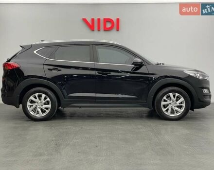 Черный Хендай Туксон, объемом двигателя 2 л и пробегом 100 тыс. км за 22424 $, фото 3 на Automoto.ua