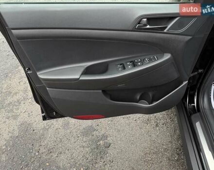 Черный Хендай Туксон, объемом двигателя 2 л и пробегом 98 тыс. км за 25900 $, фото 23 на Automoto.ua