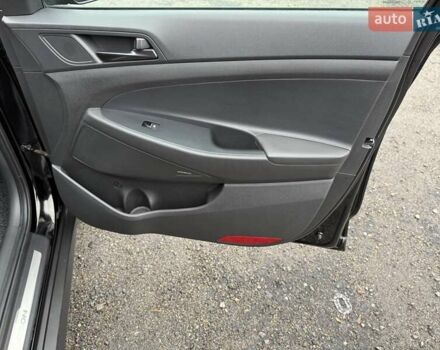 Черный Хендай Туксон, объемом двигателя 2 л и пробегом 98 тыс. км за 25900 $, фото 43 на Automoto.ua