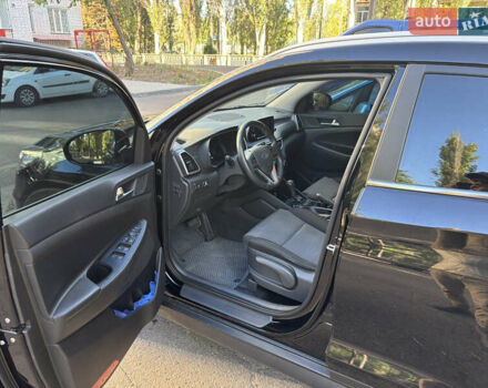 Черный Хендай Туксон, объемом двигателя 2 л и пробегом 74 тыс. км за 22600 $, фото 14 на Automoto.ua