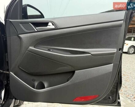 Черный Хендай Туксон, объемом двигателя 2 л и пробегом 55 тыс. км за 22300 $, фото 53 на Automoto.ua