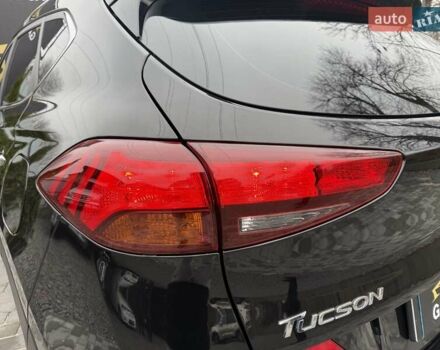Черный Хендай Туксон, объемом двигателя 2 л и пробегом 55 тыс. км за 22300 $, фото 17 на Automoto.ua