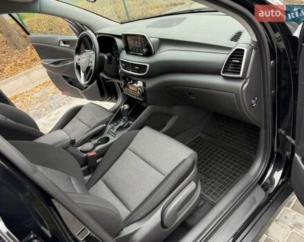 Черный Хендай Туксон, объемом двигателя 2 л и пробегом 77 тыс. км за 21500 $, фото 36 на Automoto.ua