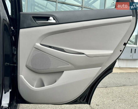 Черный Хендай Туксон, объемом двигателя 2 л и пробегом 48 тыс. км за 20490 $, фото 32 на Automoto.ua