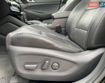 Черный Хендай Туксон, объемом двигателя 2.36 л и пробегом 137 тыс. км за 21990 $, фото 45 на Automoto.ua