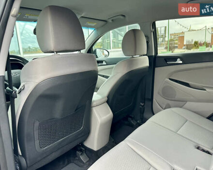 Черный Хендай Туксон, объемом двигателя 2 л и пробегом 47 тыс. км за 20990 $, фото 31 на Automoto.ua