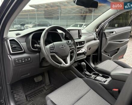 Черный Хендай Туксон, объемом двигателя 2 л и пробегом 55 тыс. км за 22300 $, фото 42 на Automoto.ua