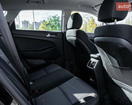 Черный Хендай Туксон, объемом двигателя 2 л и пробегом 88 тыс. км за 23000 $, фото 23 на Automoto.ua