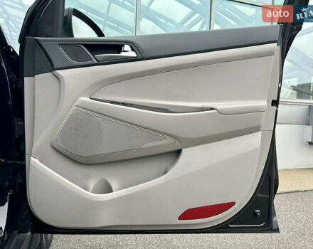 Черный Хендай Туксон, объемом двигателя 2 л и пробегом 48 тыс. км за 20490 $, фото 35 на Automoto.ua