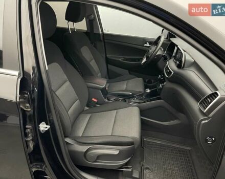 Черный Хендай Туксон, объемом двигателя 2 л и пробегом 100 тыс. км за 22424 $, фото 22 на Automoto.ua