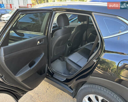 Черный Хендай Туксон, объемом двигателя 2 л и пробегом 74 тыс. км за 22600 $, фото 8 на Automoto.ua