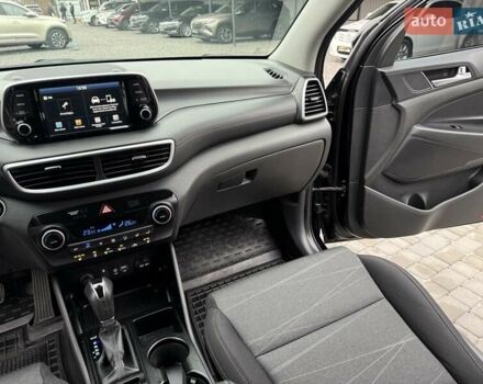 Черный Хендай Туксон, объемом двигателя 2 л и пробегом 55 тыс. км за 22300 $, фото 32 на Automoto.ua