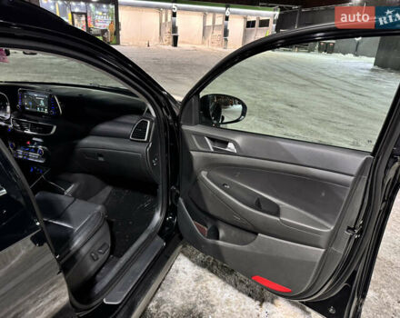 Черный Хендай Туксон, объемом двигателя 2 л и пробегом 86 тыс. км за 31000 $, фото 5 на Automoto.ua