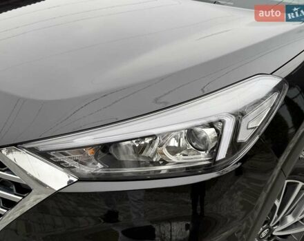 Черный Хендай Туксон, объемом двигателя 2 л и пробегом 55 тыс. км за 22300 $, фото 13 на Automoto.ua