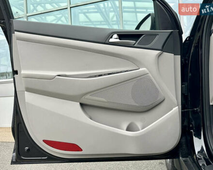 Черный Хендай Туксон, объемом двигателя 2 л и пробегом 48 тыс. км за 20490 $, фото 22 на Automoto.ua