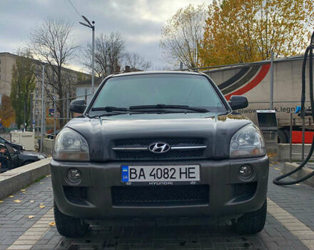 Черный Хендай Туксон, объемом двигателя 2 л и пробегом 219 тыс. км за 8400 $, фото 1 на Automoto.ua