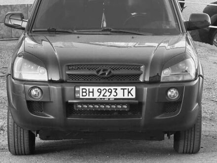 Черный Хендай Туксон, объемом двигателя 2.66 л и пробегом 210 тыс. км за 8800 $, фото 1 на Automoto.ua