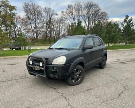 Черный Хендай Туксон, объемом двигателя 2 л и пробегом 397 тыс. км за 3900 $, фото 1 на Automoto.ua