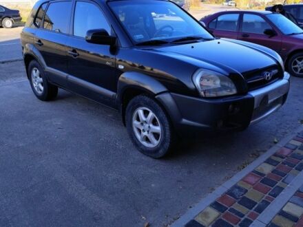 Черный Хендай Туксон, объемом двигателя 2 л и пробегом 300 тыс. км за 4000 $, фото 1 на Automoto.ua