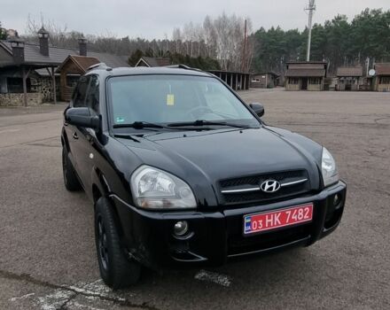 Чорний Хендай Туксон, об'ємом двигуна 2 л та пробігом 190 тис. км за 6999 $, фото 1 на Automoto.ua