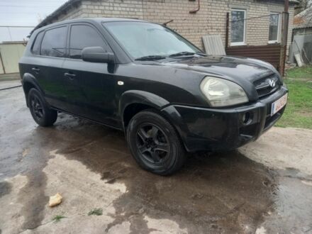 Черный Хендай Туксон, объемом двигателя 2 л и пробегом 395 тыс. км за 4500 $, фото 1 на Automoto.ua