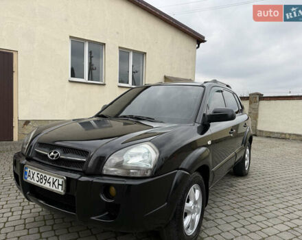Черный Хендай Туксон, объемом двигателя 1.98 л и пробегом 250 тыс. км за 7150 $, фото 1 на Automoto.ua