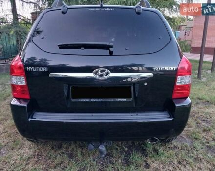 Черный Хендай Туксон, объемом двигателя 1.98 л и пробегом 279 тыс. км за 7800 $, фото 1 на Automoto.ua