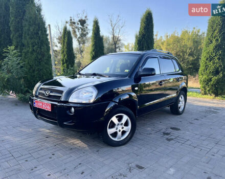 Чорний Хендай Туксон, об'ємом двигуна 2 л та пробігом 217 тис. км за 7450 $, фото 1 на Automoto.ua