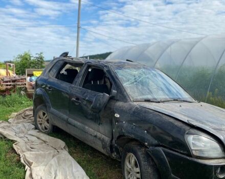 Черный Хендай Туксон, объемом двигателя 2 л и пробегом 250 тыс. км за 3500 $, фото 1 на Automoto.ua