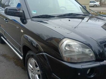 Черный Хендай Туксон, объемом двигателя 2 л и пробегом 200 тыс. км за 8300 $, фото 1 на Automoto.ua