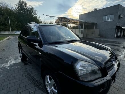 Черный Хендай Туксон, объемом двигателя 2 л и пробегом 262 тыс. км за 7300 $, фото 1 на Automoto.ua