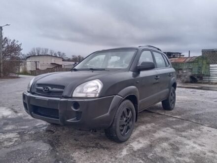 Черный Хендай Туксон, объемом двигателя 2 л и пробегом 280 тыс. км за 3500 $, фото 1 на Automoto.ua