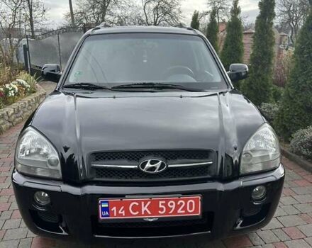 Черный Хендай Туксон, объемом двигателя 2 л и пробегом 218 тыс. км за 7600 $, фото 1 на Automoto.ua