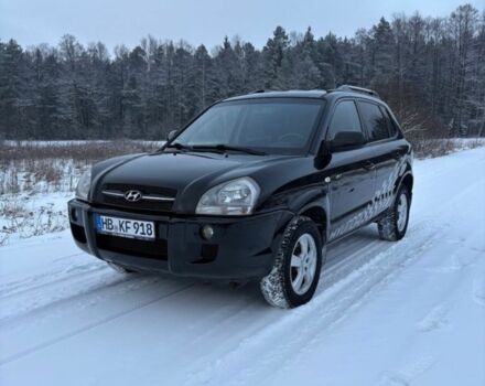 Черный Хендай Туксон, объемом двигателя 2 л и пробегом 198 тыс. км за 3700 $, фото 1 на Automoto.ua