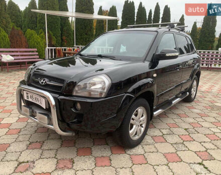 Черный Хендай Туксон, объемом двигателя 2 л и пробегом 219 тыс. км за 8600 $, фото 1 на Automoto.ua