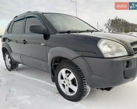 Черный Хендай Туксон, объемом двигателя 2 л и пробегом 259 тыс. км за 7800 $, фото 1 на Automoto.ua