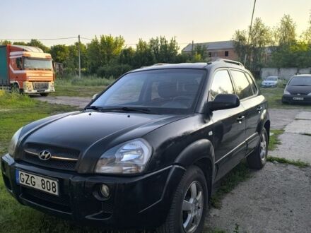 Черный Хендай Туксон, объемом двигателя 2 л и пробегом 200 тыс. км за 3800 $, фото 1 на Automoto.ua
