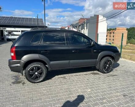 Чорний Хендай Туксон, об'ємом двигуна 2 л та пробігом 274 тис. км за 7200 $, фото 1 на Automoto.ua