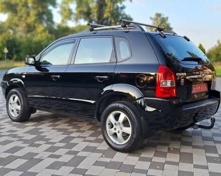 Черный Хендай Туксон, объемом двигателя 2 л и пробегом 190 тыс. км за 8150 $, фото 1 на Automoto.ua