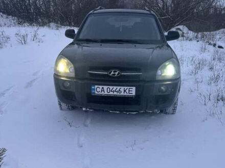 Черный Хендай Туксон, объемом двигателя 1.98 л и пробегом 298 тыс. км за 8000 $, фото 1 на Automoto.ua