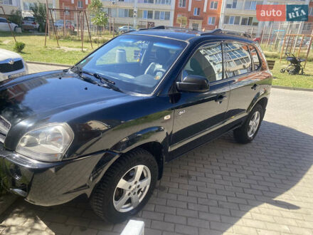 Чорний Хендай Туксон, об'ємом двигуна 1.99 л та пробігом 230 тис. км за 8000 $, фото 1 на Automoto.ua