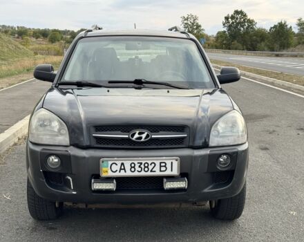 Черный Хендай Туксон, объемом двигателя 2 л и пробегом 291 тыс. км за 5400 $, фото 1 на Automoto.ua