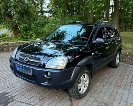 Чорний Хендай Туксон, об'ємом двигуна 2 л та пробігом 267 тис. км за 8200 $, фото 1 на Automoto.ua