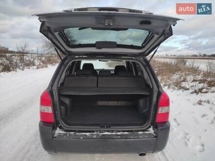 Чорний Хендай Туксон, об'ємом двигуна 2 л та пробігом 238 тис. км за 7200 $, фото 1 на Automoto.ua