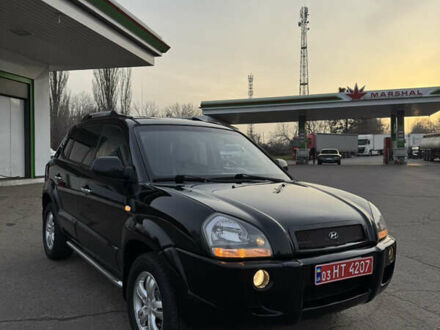 Черный Хендай Туксон, объемом двигателя 2 л и пробегом 210 тыс. км за 7850 $, фото 1 на Automoto.ua
