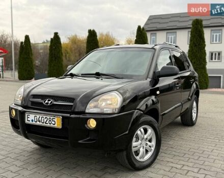 Черный Хендай Туксон, объемом двигателя 1.98 л и пробегом 239 тыс. км за 8700 $, фото 1 на Automoto.ua