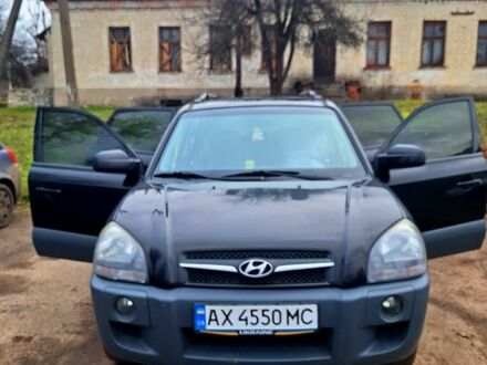 Черный Хендай Туксон, объемом двигателя 2 л и пробегом 320 тыс. км за 8500 $, фото 1 на Automoto.ua