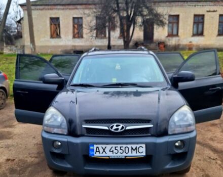 Черный Хендай Туксон, объемом двигателя 2 л и пробегом 320 тыс. км за 8500 $, фото 1 на Automoto.ua