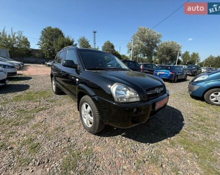 Черный Хендай Туксон, объемом двигателя 2 л и пробегом 225 тыс. км за 8200 $, фото 1 на Automoto.ua